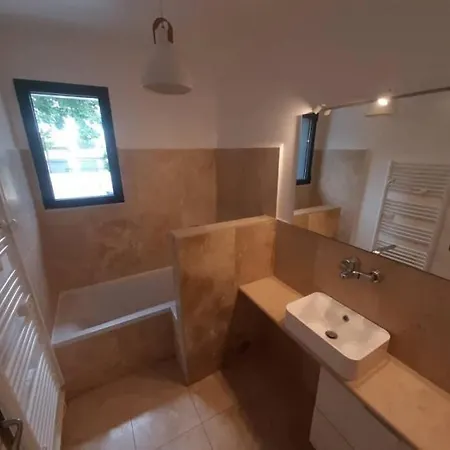 Maison Moderne A Centre A Pied *