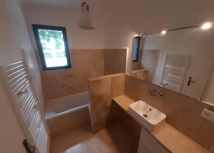 Maison Moderne A Centre A Pied *